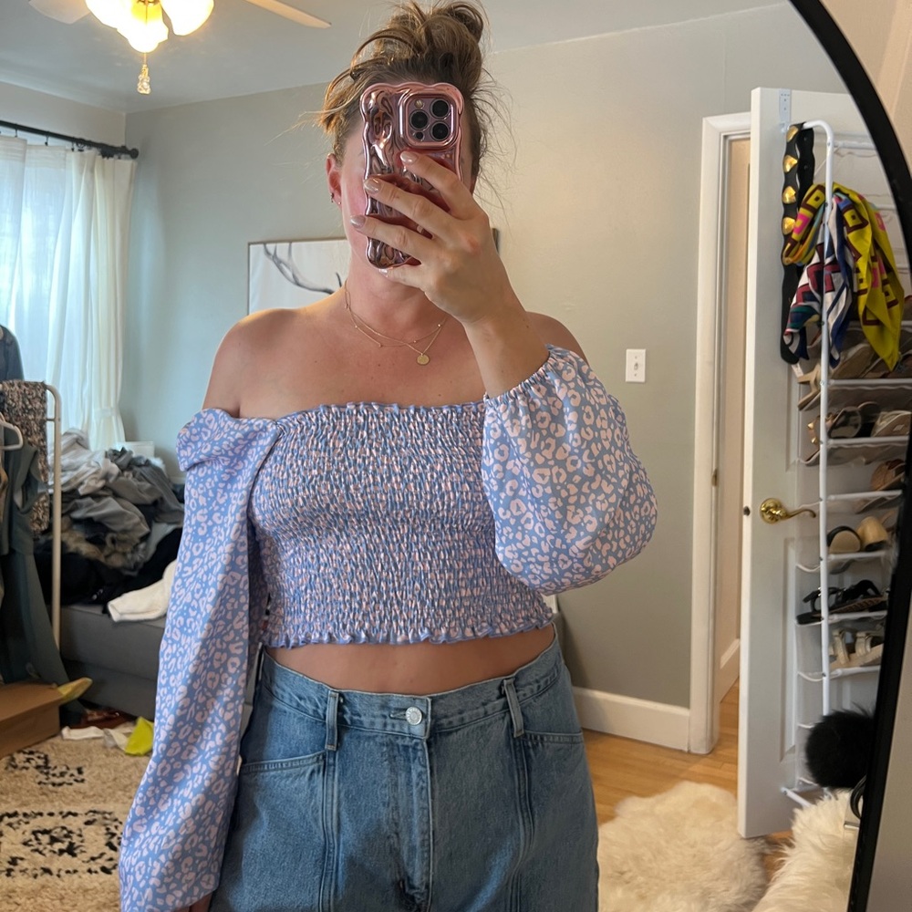 NWT Revolve crop top with flowy off the shoulder sleeves